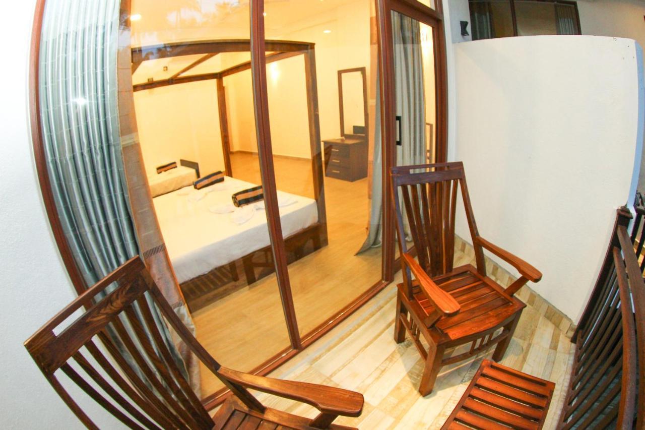 Bay Hiriketiya Hotel ดิคเวลลา ภายนอก รูปภาพ